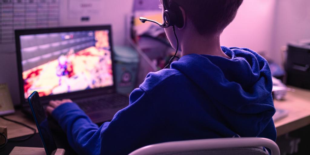 Child using Roblox chat